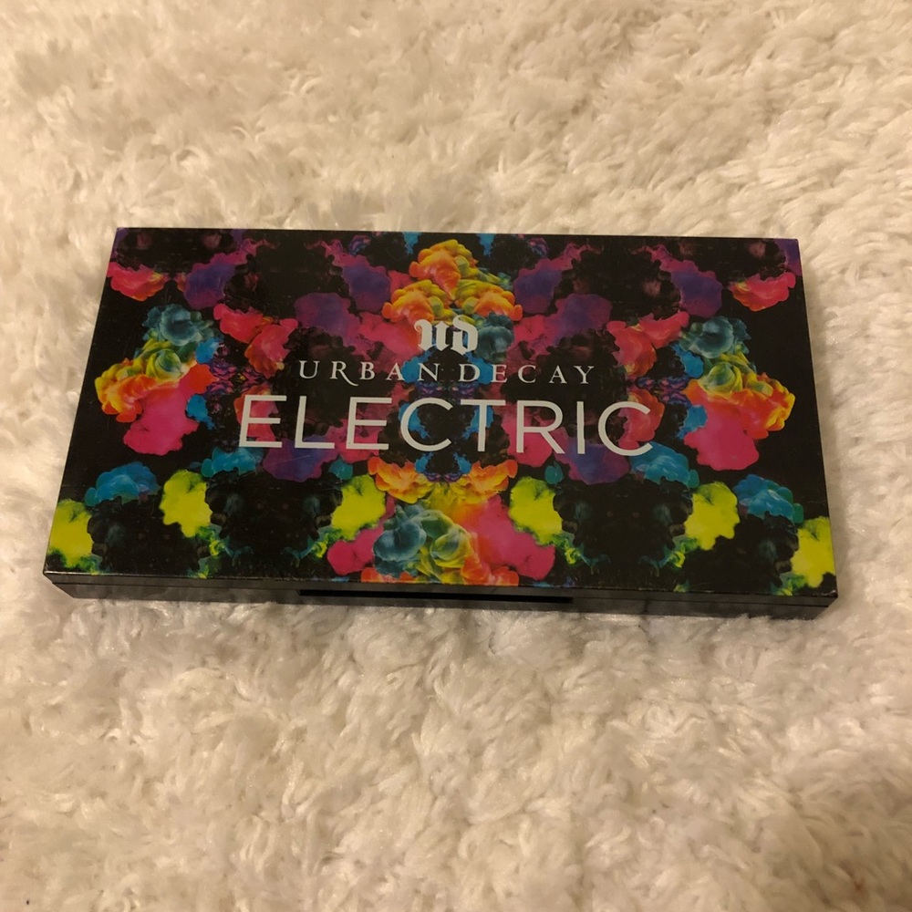 Urban decay electric Eyeshadow palette